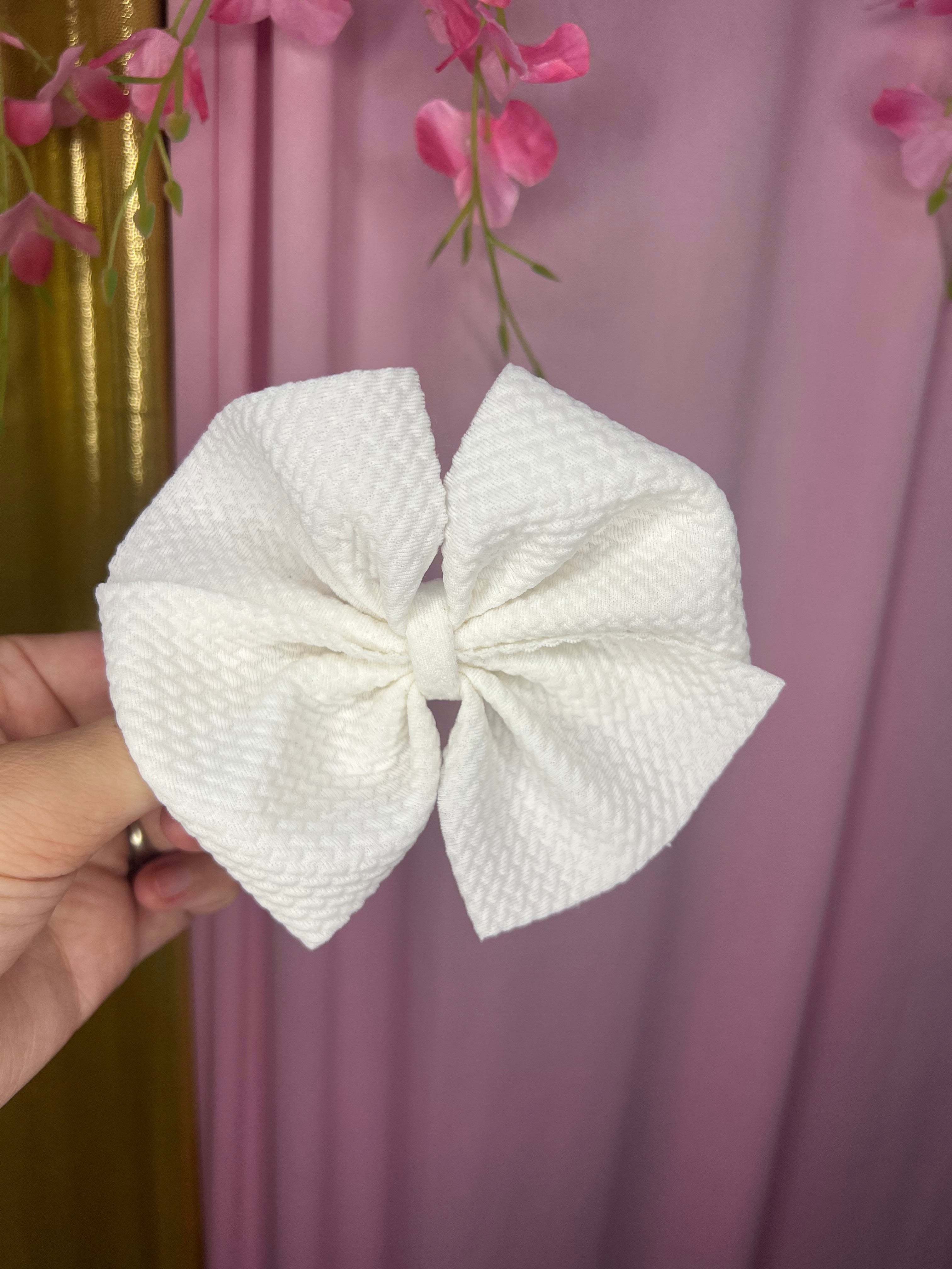 White pinwheel bow